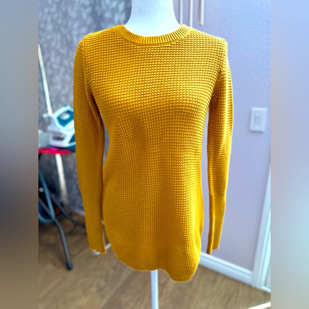 Max studio mustard brown sweater buttons detail in back size small